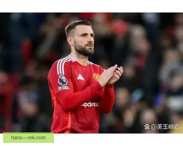 曼联主力后卫卢克·肖伤势未愈将缺阵整月比赛